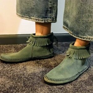 Minnetonka Moccasin Blue Booties Sz 7